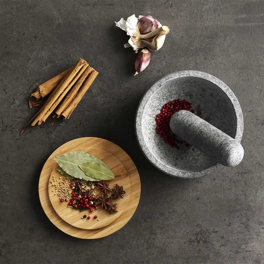 Des produits de qualité pour faciliter les moments du repas. Vous retrouverez une sélection d'accessoire de rangement, de la décoration ou encore de la vaisselle.