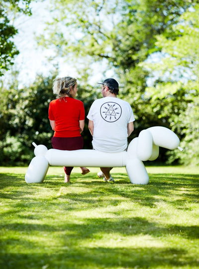 Le banc Attackle de Fatboy : un teckel en plastique doux, aussi pratique qu’original, pour votre entrée, salon ou jardin.