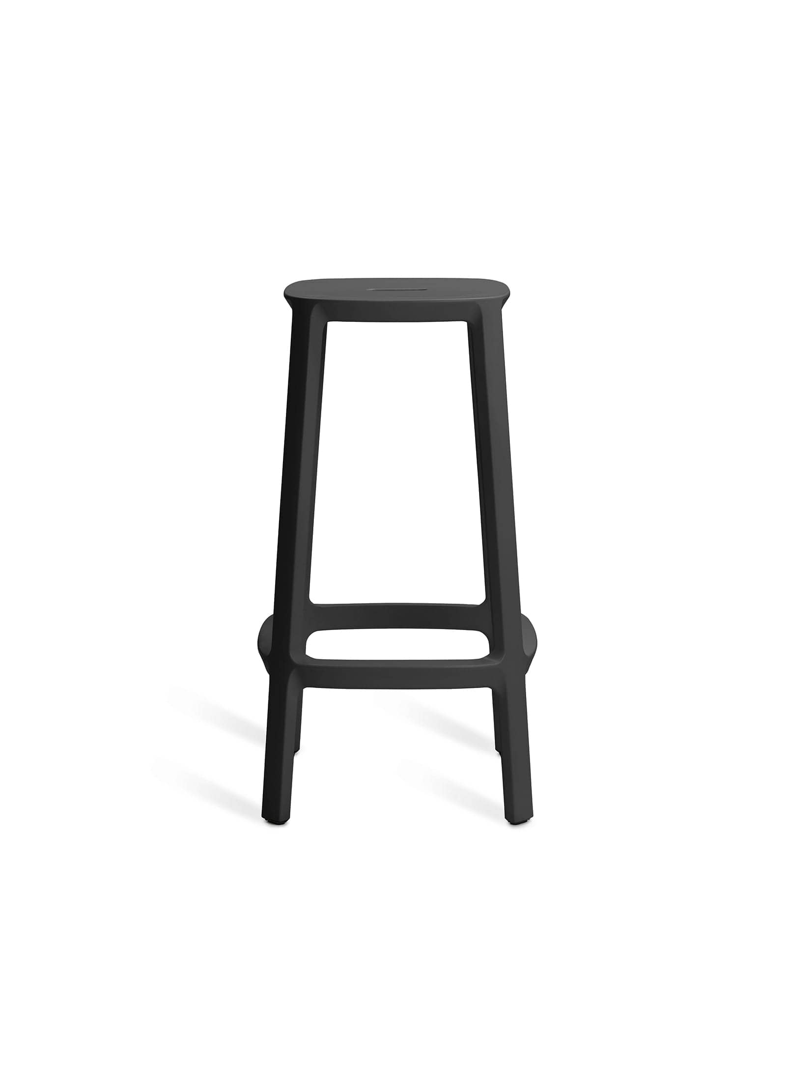 Découvrez le tabouret de bar Cadrea de TOOU Design : un design moderne qui réinvente la chaise de bistrot avec confort et élégance. Noir.