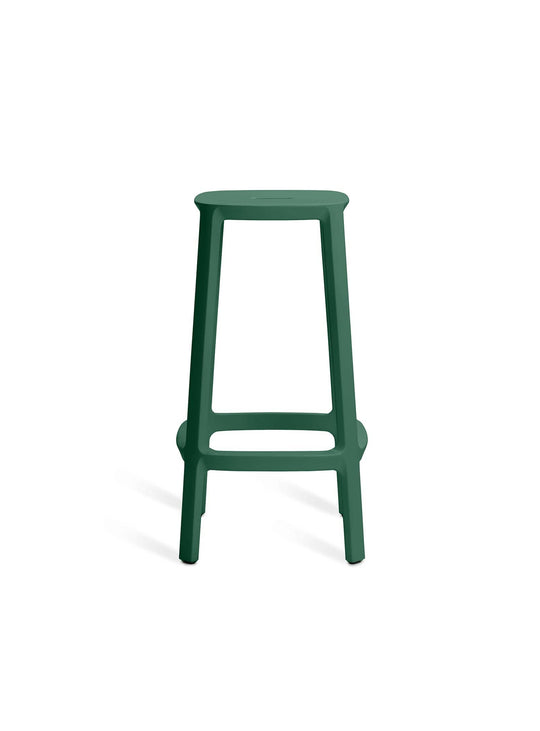 Redécouvrez l’élégance d’une chaise de bistrot avec le tabouret Cadrea de TOOU Design, parfait pour un style moderne. Vert foncé.