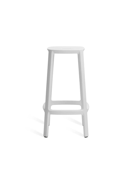 Cadrea, le tabouret de bar signé TOOU Design, conjugue confort, résistance et esthétisme épuré. Blanc.