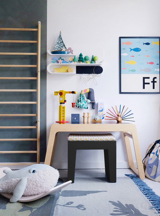 Découvrez le Concrete Fatboy : tabouret léger, solide et pratique, idéal pour vos besoins quotidiens et vos idées décoratives.