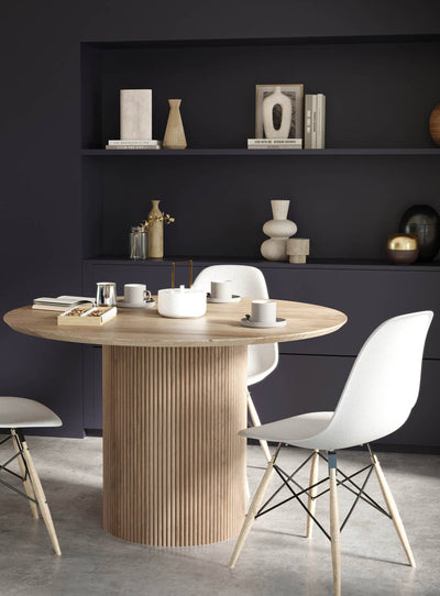 Ajoutez du charme exotique à votre intérieur avec la table Cylinder, fabriquée en bois de manguier de première qualité.