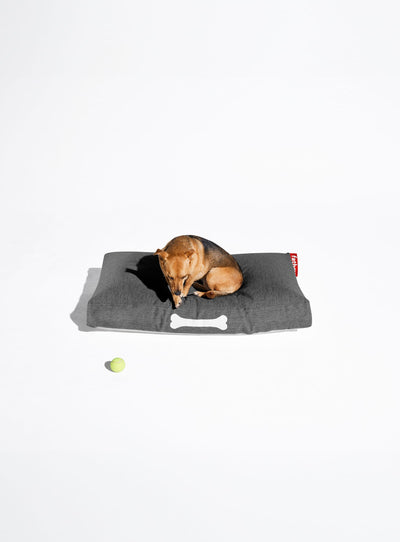 Le Doggielounge de Fatboy allie design et confort. Résistant aux taches et lavable, ce lit pour chien convient aux petits et grands chiens.