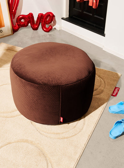 Fatboy Dot : un tapis unique aux formes pelucheuses, fabriqué avec précision pour allier élégance et confort.