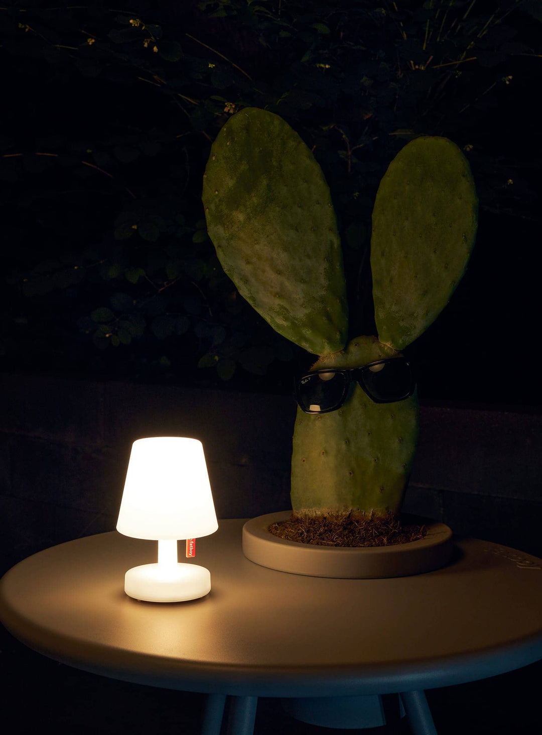 Lampe Edison La Surprise : petite mais puissante, cette lampe sans fil offre une lumière parfaite pour toutes les occasions.