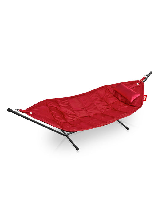 Headdemock de Fatboy : un hamac luxueux qui vous invite à la détente en intérieur comme en extérieur. Rouge.