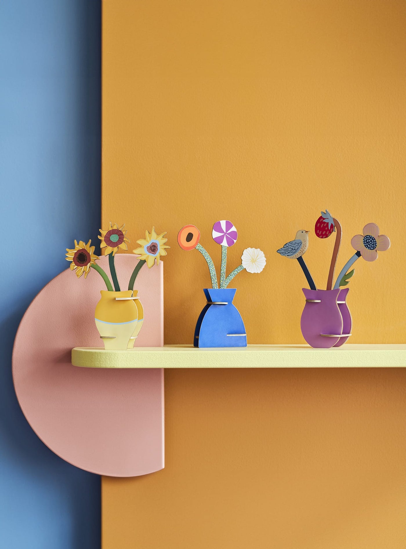 Les fleurs Klimt de Studio Roof : un bouquet 3D en carton recyclé, alliant art et écologie pour un cadeau attentionné et unique.