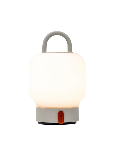 Découvrez la lanterne Loome de Kooduu : une lampe portable et élégante, parfaite pour illuminer vos espaces avec style. Blanc.