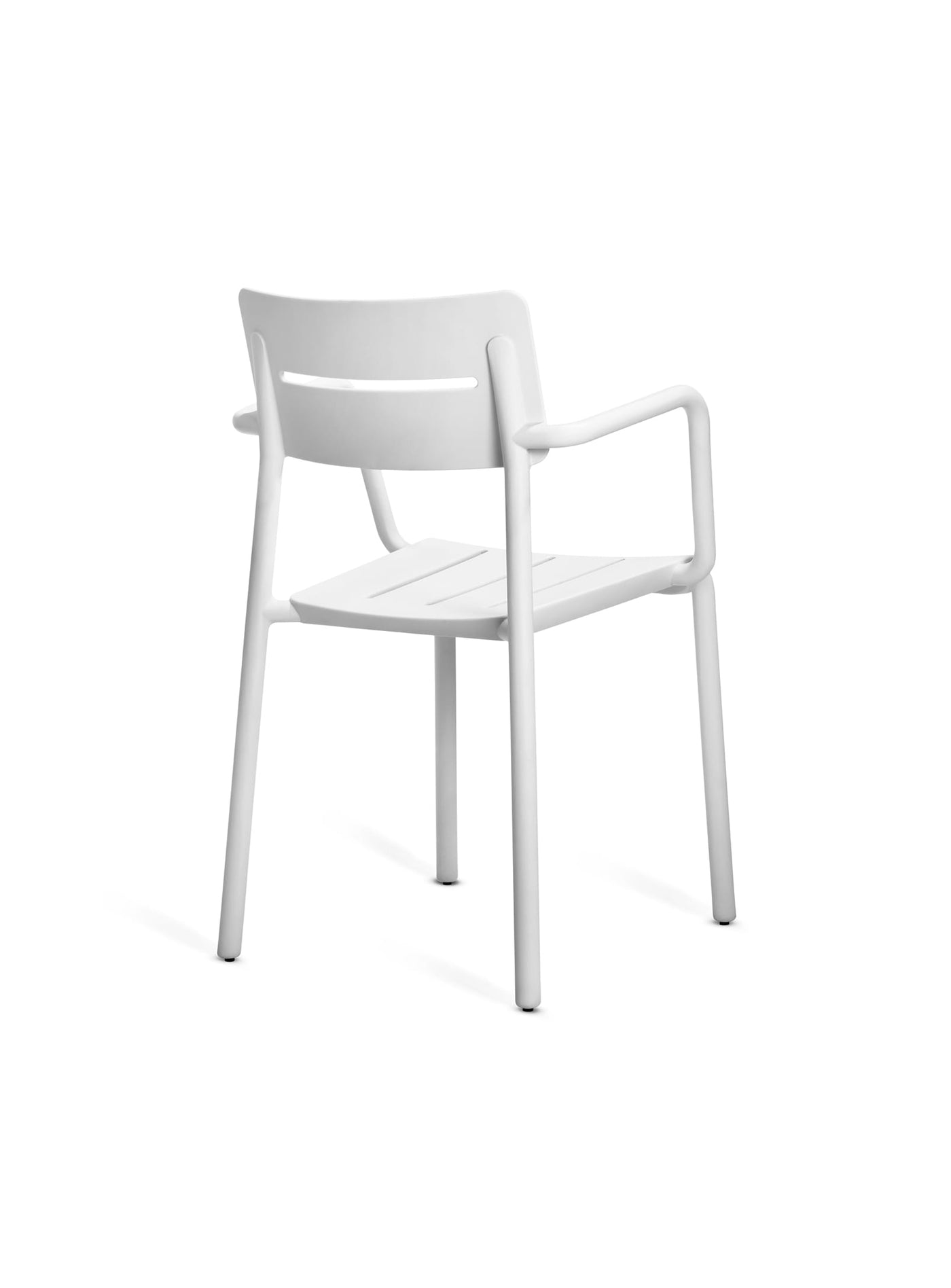 TOOU OUTO : des chaises à dîner élégantes et fonctionnelles, avec drainage intégré et résistance aux intempéries. Blanc.