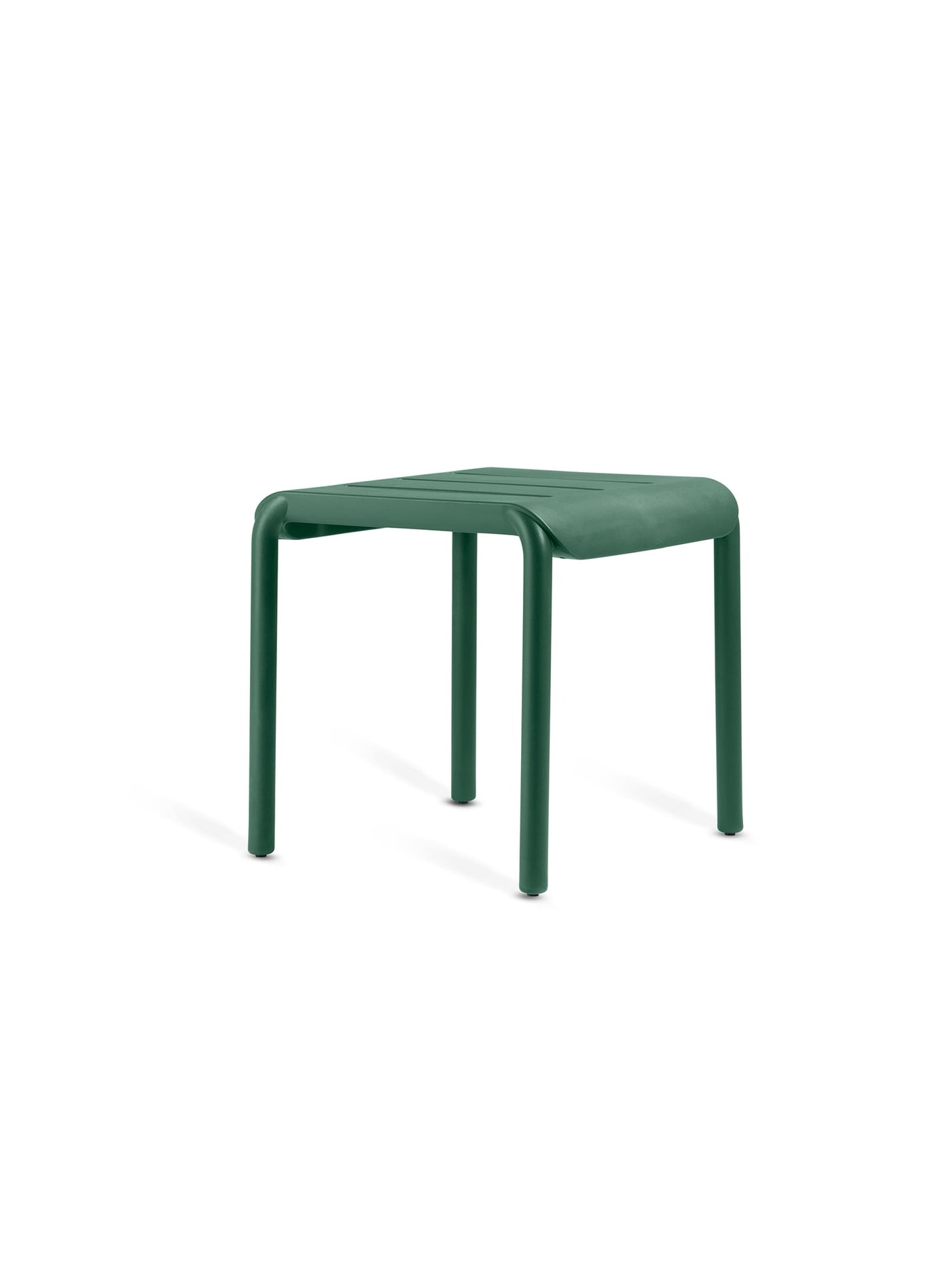 Ajoutez une touche de design fonctionnel avec la table d’appoint OUTO de TOOU : pratique, robuste et intemporelle. Vert foncé.