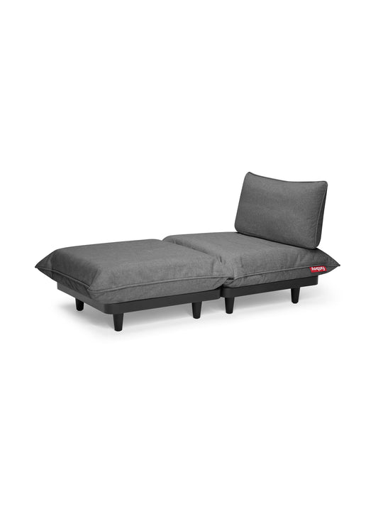 Paletti par Fatboy : chaise longue adaptable pour jardin ou patio, en matériaux recyclables et faciles à entretenir, idéale pour l’extérieur. gris pierre.