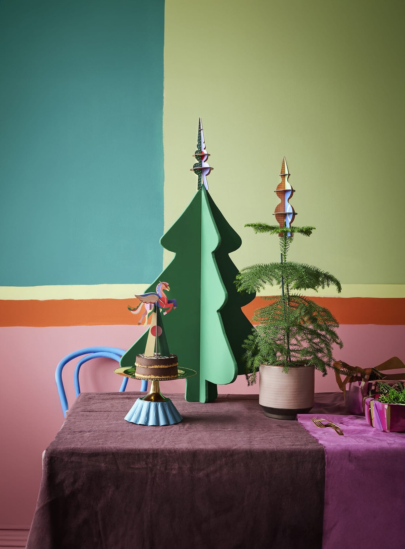 Décorez votre arbre avec les Pégases de Studio Roof, des ornements 3D en carton recyclé, pour un Noël écologique et enchanteur.