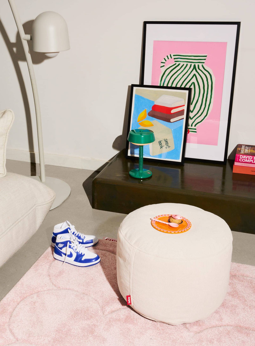 Fatboy Point Cord : un pouf recyclé alliant style et fonctionnalité. Fond antidérapant, confort optimal et design en velours côtelé.