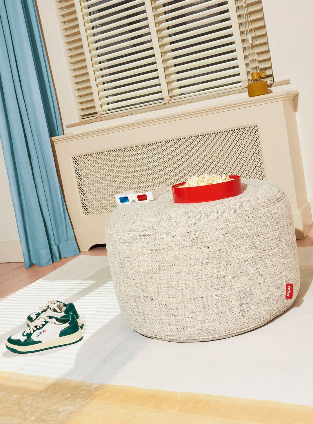 Point Large Mingle de Fatboy : un pouf surdimensionné au tissu bouclé, facile à nettoyer et conçu pour sublimer votre intérieur.