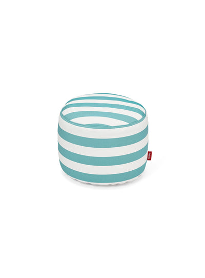 Ajoutez confort et style à votre terrasse avec le Fatboy Point Outdoor : pouf résistant, lavable et conçu pour l’extérieur. Rayé azur.