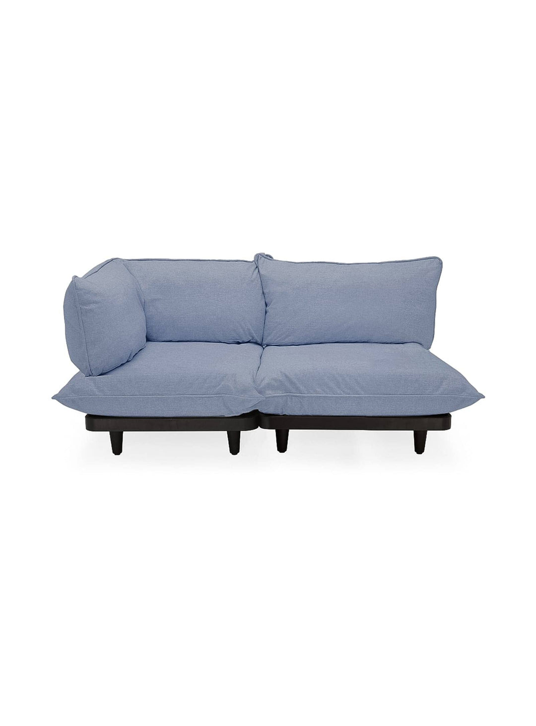 Profitez de votre jardin avec le sofa Paletti. Robuste et imperméable, pour des moments de détente en plein air. Bleu orage.