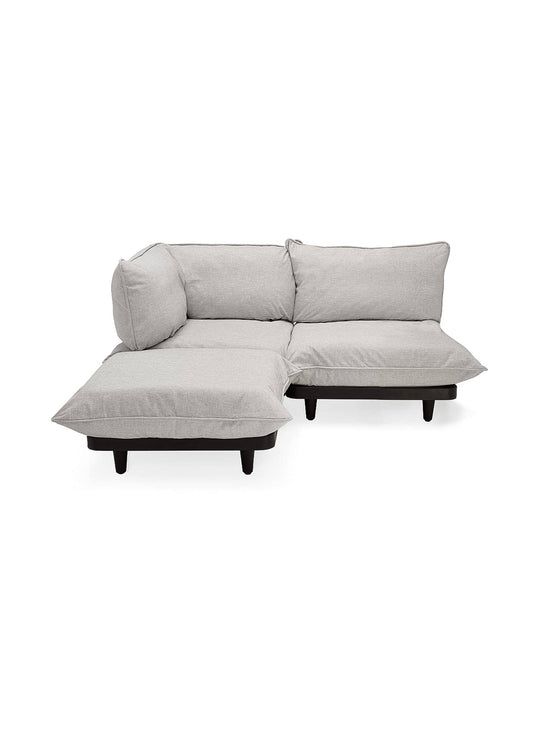 Sofa sectionnel Paletti de Fatboy : luxe et modularité pour votre patio ou jardin, avec matériaux résistants aux intempéries et entretien facile. Brume.