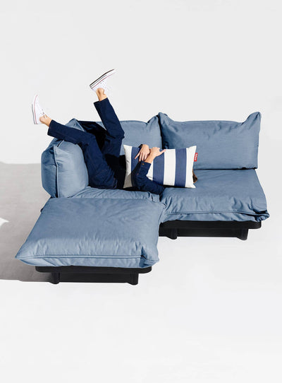 Profitez du grand air avec le sofa sectionnel Paletti : résistant aux éléments, anti-UV, et modulable pour une adaptabilité ultime.