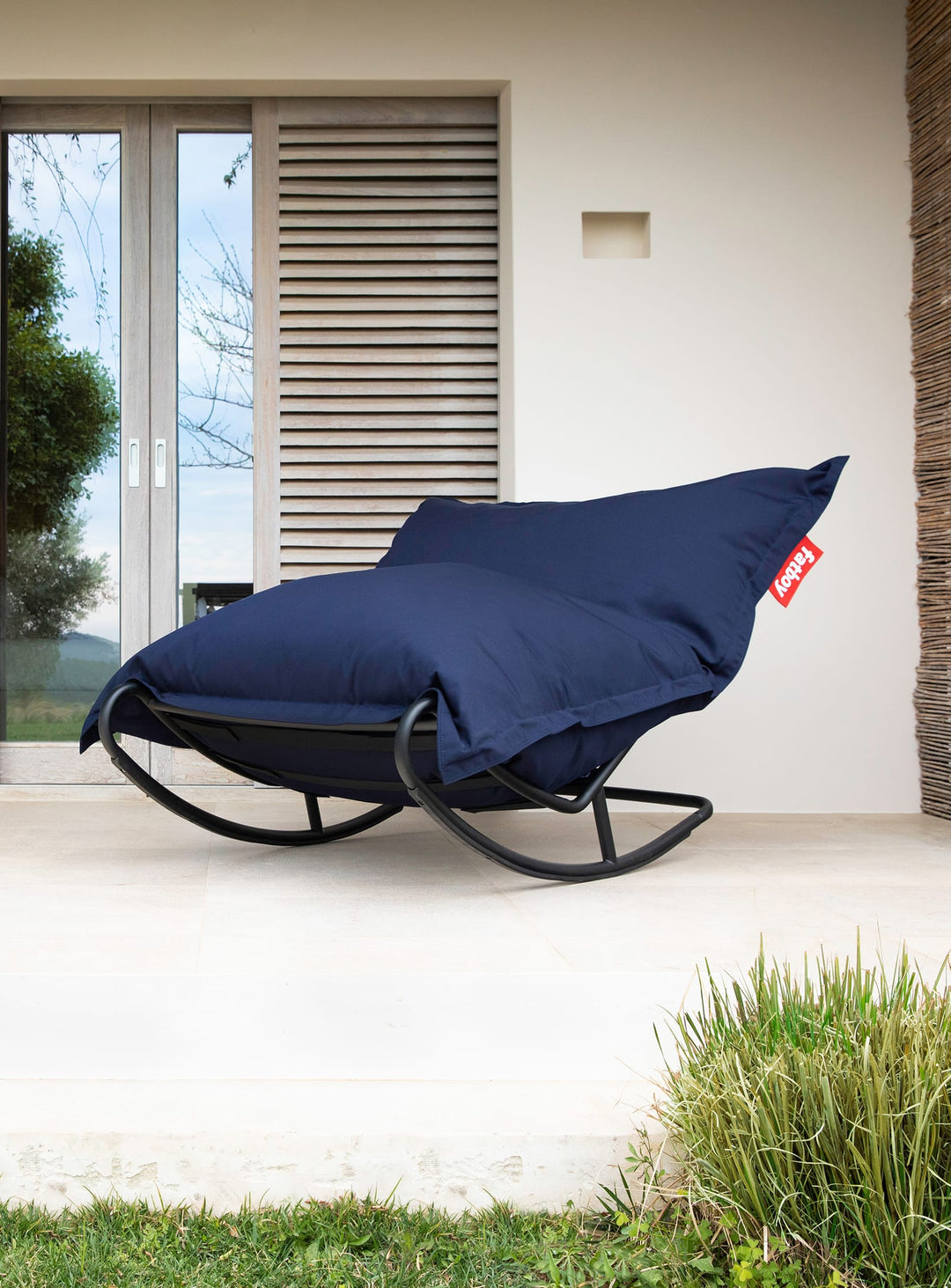 Découvrez le Rock 'n Roll de Fatboy : une innovation qui transforme votre Original en une chaise berçante design et pratique.