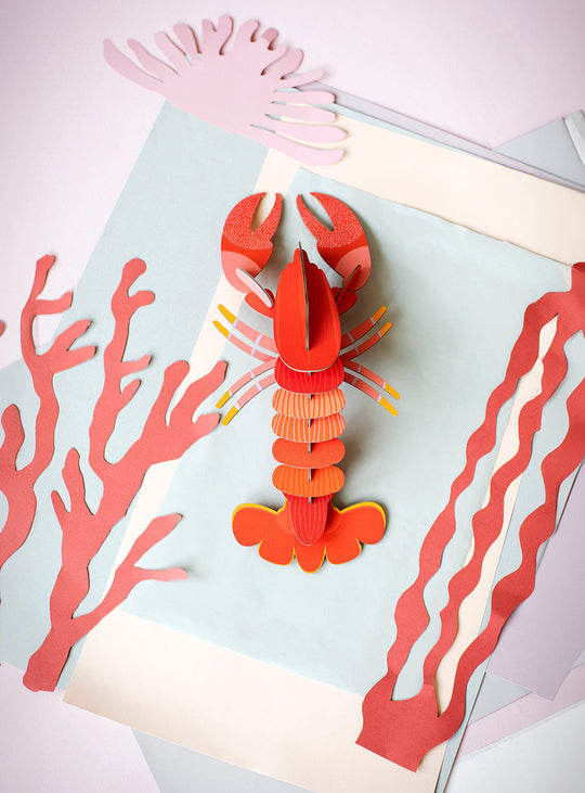 Homard de Studio Roof : une œuvre d’art en 3D en matériaux écologiques, idéale pour les amoureux de la mer et de l’écologie.