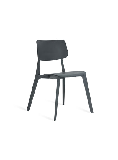 Stellar TOOU : une chaise plastique monobloc au design unique, combinant lignes modernes et ergonomie douce. Anthracite.