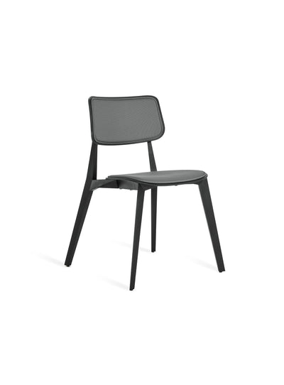 Ajoutez une touche de design avec la chaise Stellar de TOOU : multifonctionnelle, empilable et au style inspiré des étoiles. Noir, gris chaud.