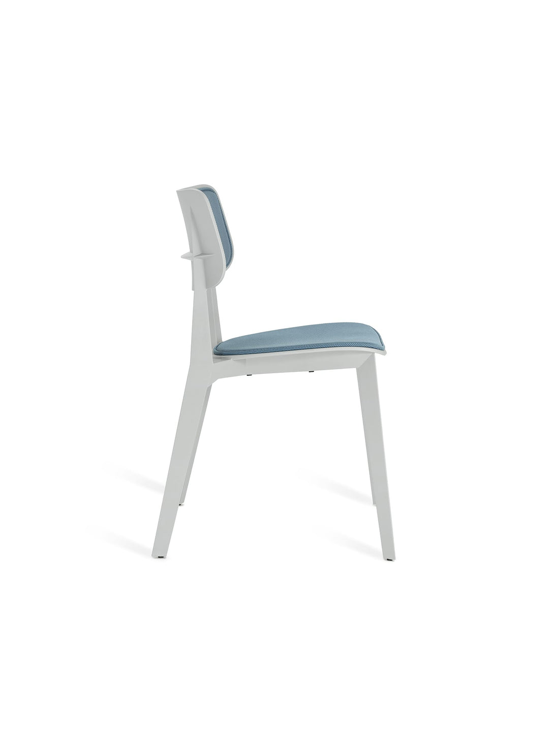 Stellar TOOU : une chaise empilable au design unique, alliant confort ergonomique et lignes géométriques étoilées. Blanc, bleu.