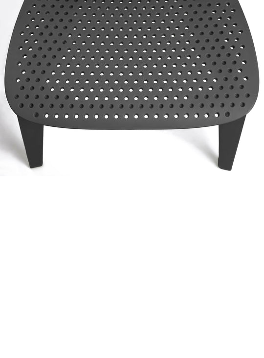 Stellar par TOOU : un hommage aux chaises d’école des années 50, revisité dans un style contemporain et durable. Anthracite.