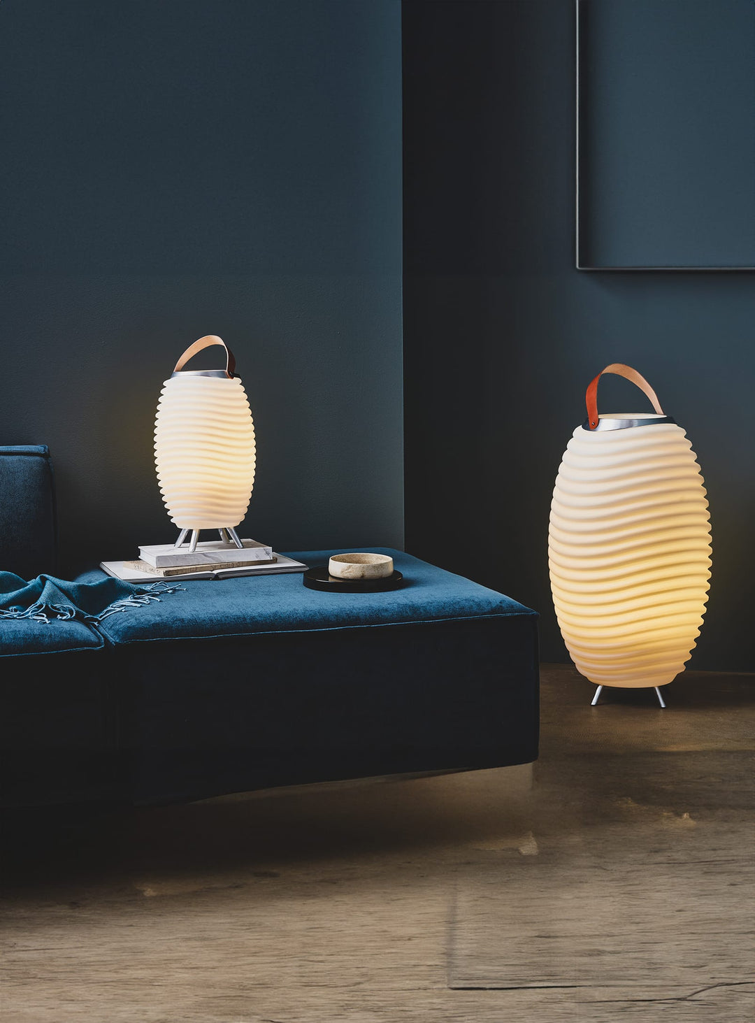 Kooduu Synergy : une enceinte Bluetooth et lampe LED design avec refroidisseur de vin pour une expérience multifonctionnelle.