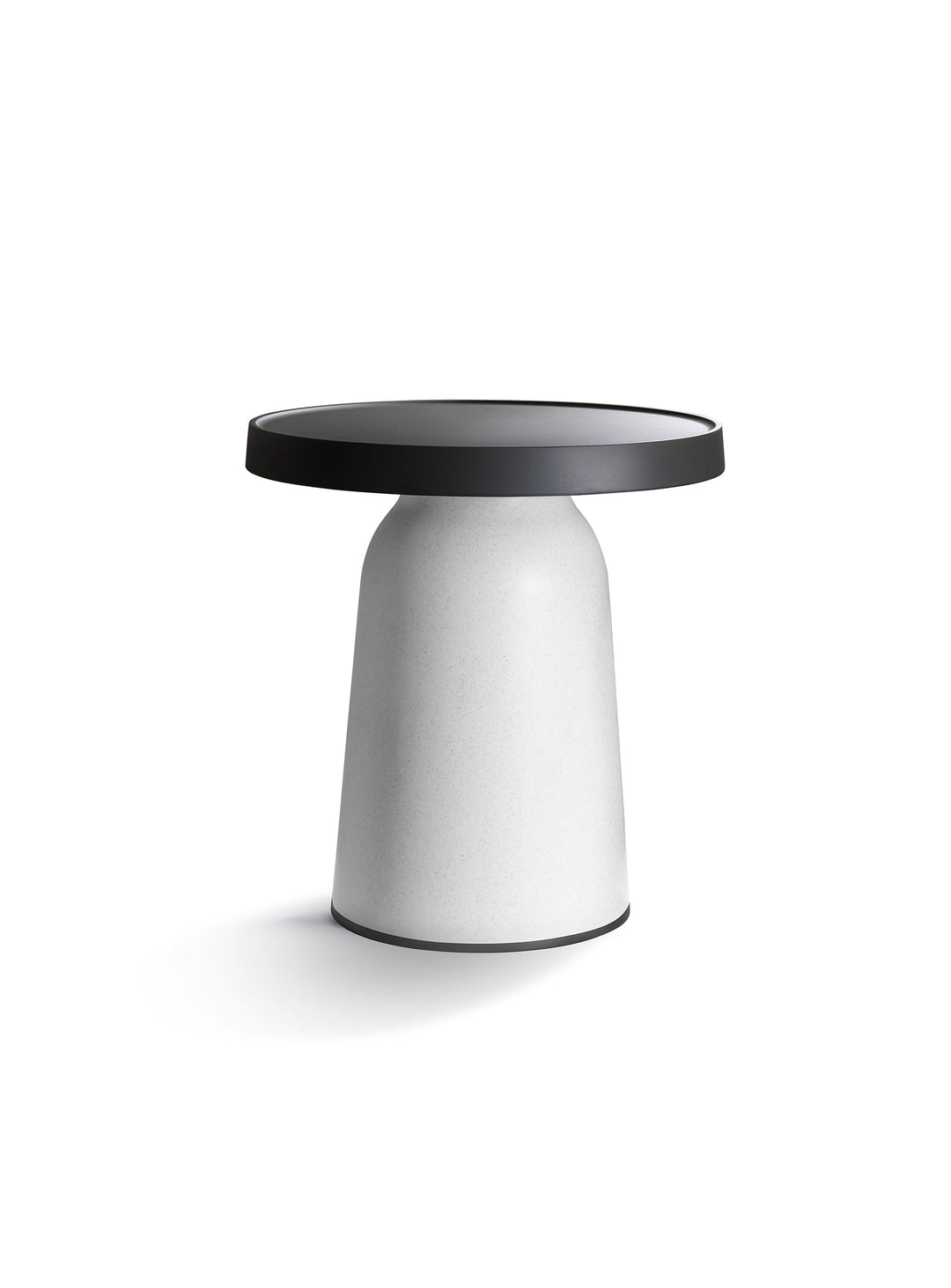 Thick Top par TOOU : une table d’appoint pratique et raffinée, fabriquée en éco plastique pour un impact environnemental réduit. Grand, blanc.