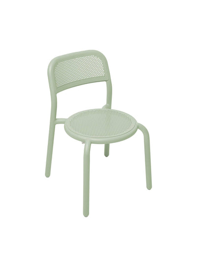 Personnalisez votre extérieur avec la chaise Toní de Fatboy, légère et empilable, disponible en couleurs vibrantes. Vert.