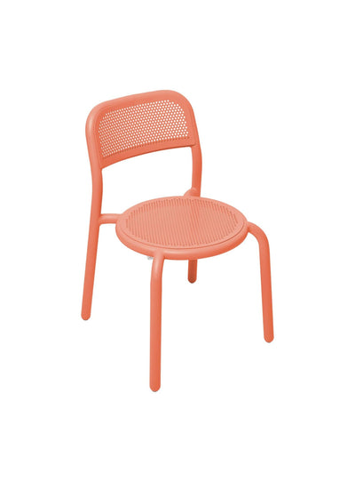 Chaise Toní de Fatboy : facile à déplacer, empilable, et parfaite pour tout espace extérieur avec ses multiples couleurs. Tangerine.