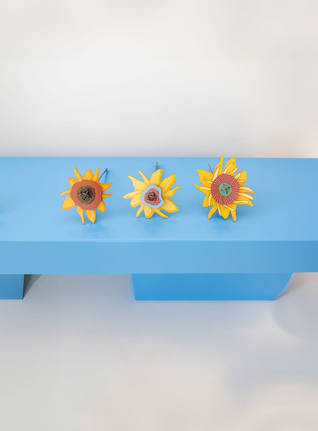 Apportez une touche artistique avec les Tournesols Van Gogh 3D de Studio Roof, un bouquet en carton recyclé, durable et poétique.