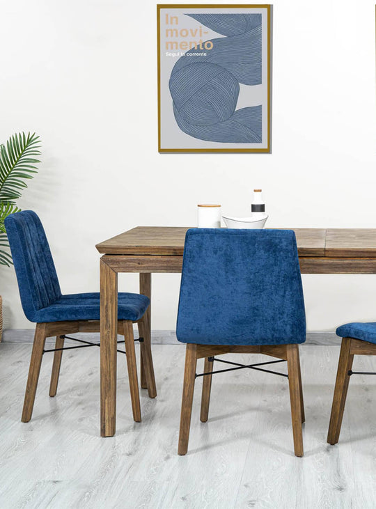 Table à dîner West : en bois d'acacia massif, elle offre une esthétique rétro et moderne avec une extension pour 8 places.