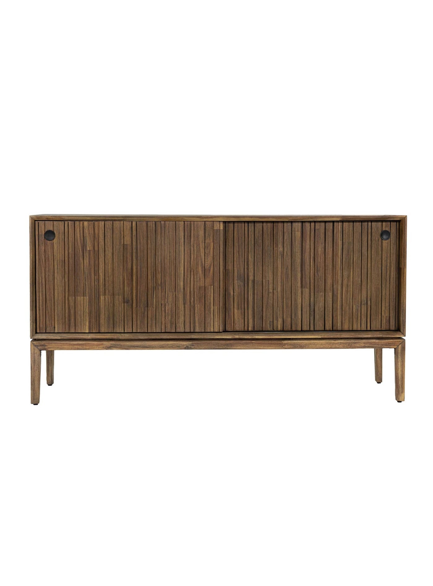 Découvrez le buffet West : en bois d'acacia massif avec étagères et portes coulissantes, un style Mid-Century chic et pratique.