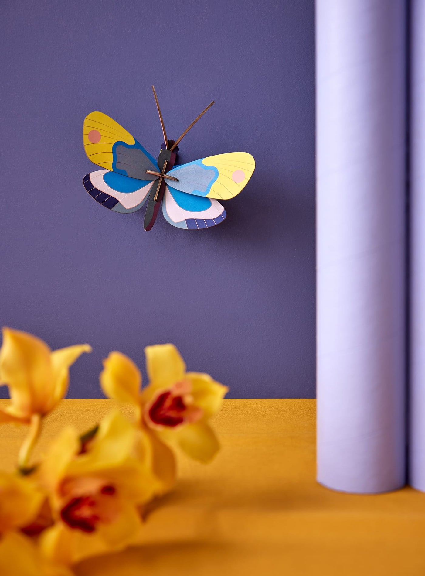 Ajoutez une touche de nature avec le Papillon Monarque 3D de Studio Roof, fabriqué en carton recyclé, pour une décoration artistique et écologique.