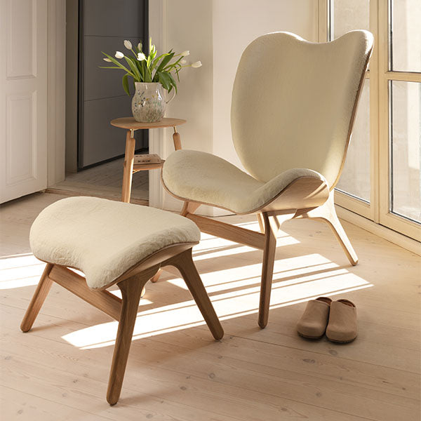 A Conversation Piece Tall par Umage est un fauteuil de design qui se démarque dans n'importe quel environnement et qui est parfait pour profiter d'un bon livre ou engager une conversation, favorisant la relaxation et la vie lente