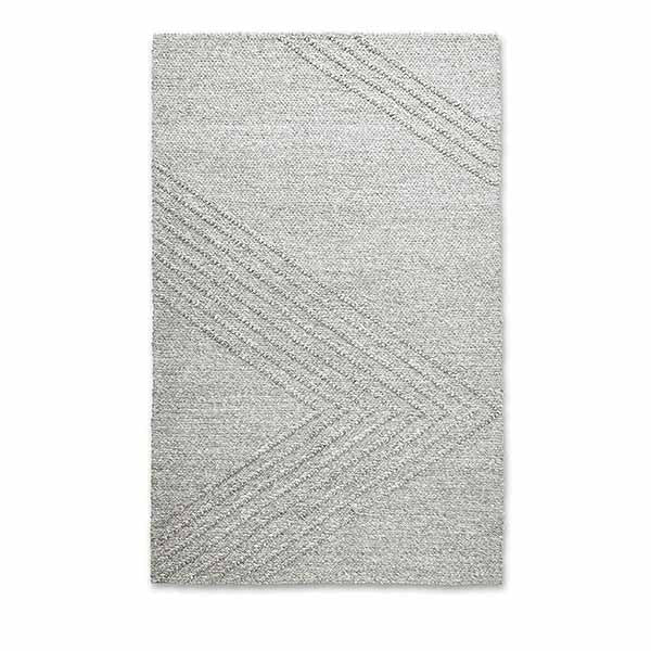 Avro de Gus* Modern est un tapis tissé à la main en Inde avec un motif texturé subtil, conçu pour rythmer votre espace.