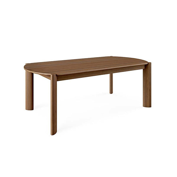 La table à dîner Bancroft de Gus* modern est à la hauteur de nos exigences. Combinant le meilleur du design moderne et scandinave, elle est dépourvue de toute ligne dure, avec des pieds subtilement incurvés et un plateau ovale doux