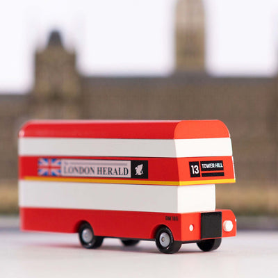 Explorez Londres avec le London Bus de Candylab Toys, un bus miniature en bois parfait pour des aventures touristiques inoubliables.