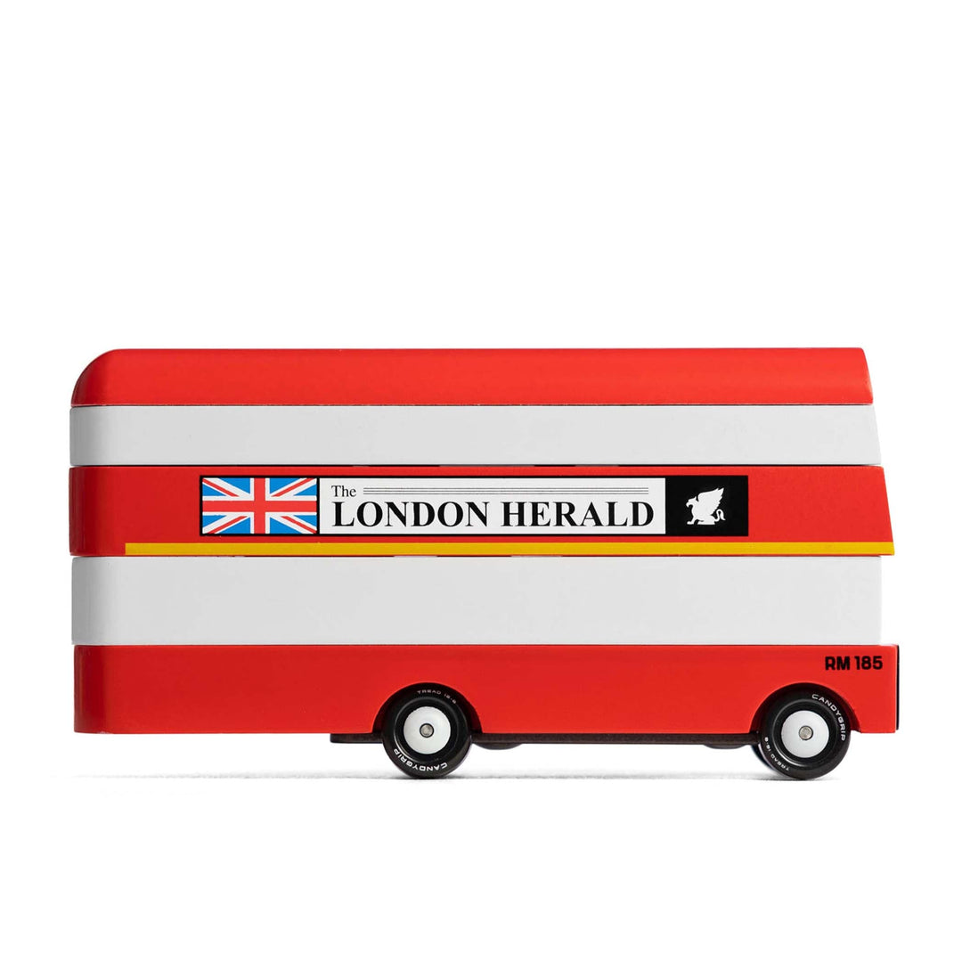 Embarquez pour un voyage imaginaire avec le London Bus de Candylab Toys, un jouet en bois qui incarne l’élégance britannique.