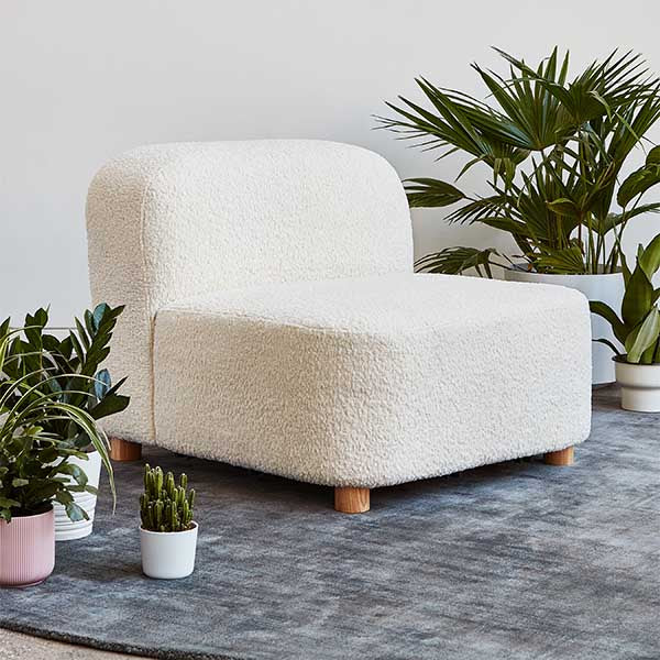 La série Circuit Modular de Gus* Modern est une collection de fauteuils contemporains qui apporte un style minimaliste aux grands ou petits espaces.