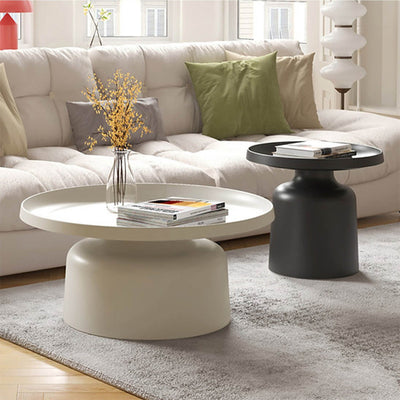 Ajoutez une touche d'élégance contemporaine avec la table à café ronde Klay : un design minimaliste qui met en valeur votre espace de vie.