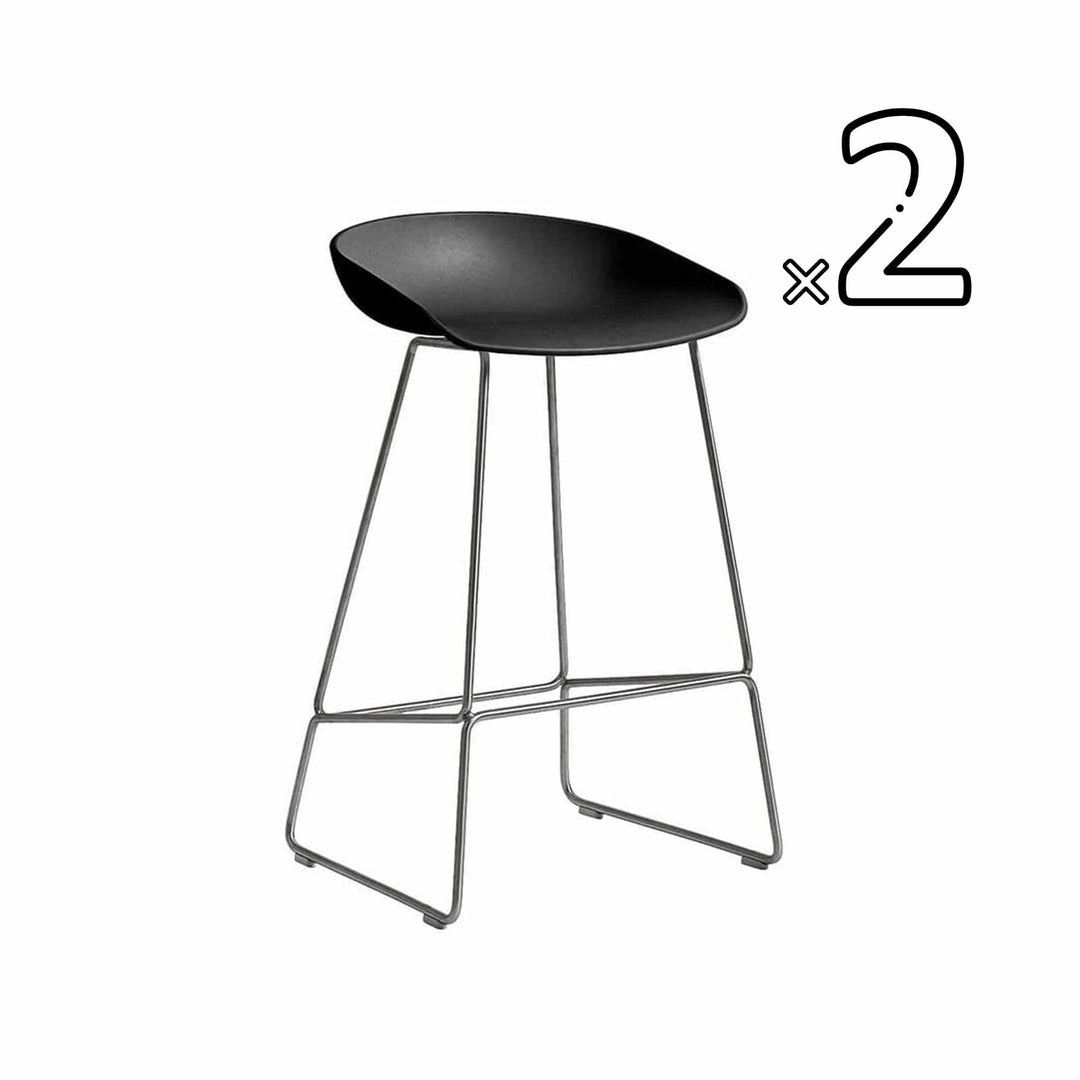 Classique du design - 21ème siècle, About 38, tabourets de comptoir, en métal et polypropylène, set de 2, noir, chrome