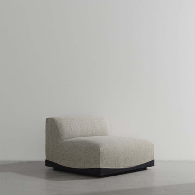 Découvrez Joss de District Eight : une collection modulaire sophistiquée. Confort et élégance se mêlent pour créer un sofa sectionnel adapté à vos besoins. Fauteuil, tara quartz.