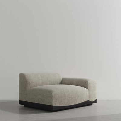 La collection Joss de District Eight : un sofa sectionnel modulaire offrant harmonie, confort et flexibilité. Inspirée des toits asiatiques, parfaite pour personnaliser votre espace. Section droite, tara quartz.