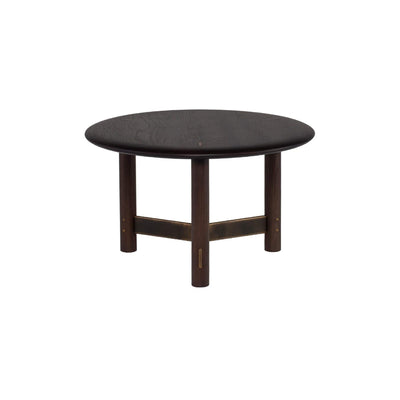 La table à café Stilt de District Eight : une fusion parfaite de beauté naturelle et de robustesse industrielle, disponible en deux tailles pour s'adapter à tous les besoins et espaces. petite, bois fumé.
