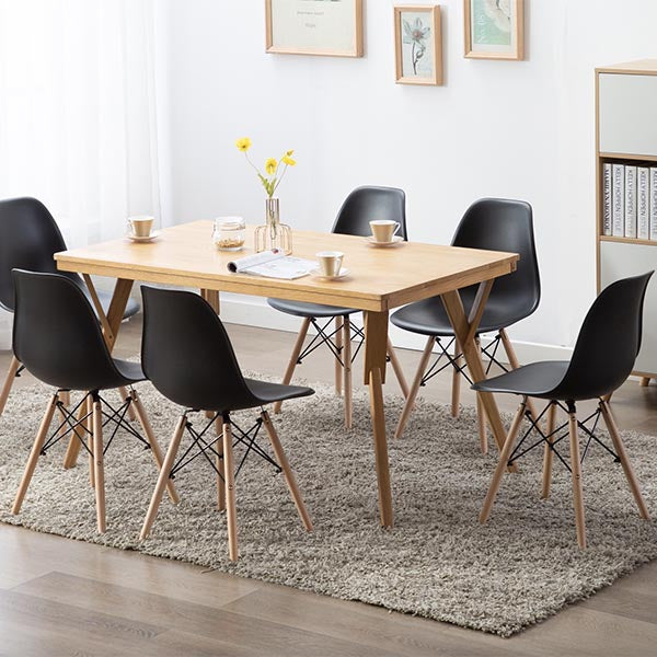 Inspirée de cet icône du Design, Nüspace vous présente la chaise Eiffel DSW avec piètement en bois offerte en un large panel de couleurs d’assise en plastique moulé. Une multitude de configurations vous est proposée pour créer la chaise appropriée