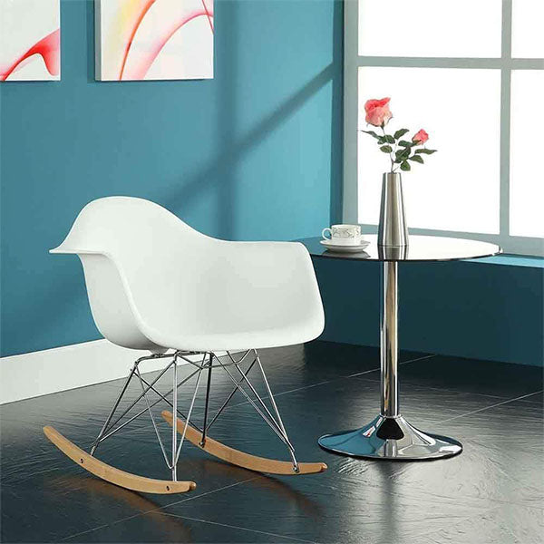 La chaise berçante Eiffel offerte en un large éventail de couleur d’assise en plastique moulé. Une multitude de configurations vous est proposée pour créer la chaise adaptée à votre intérieur